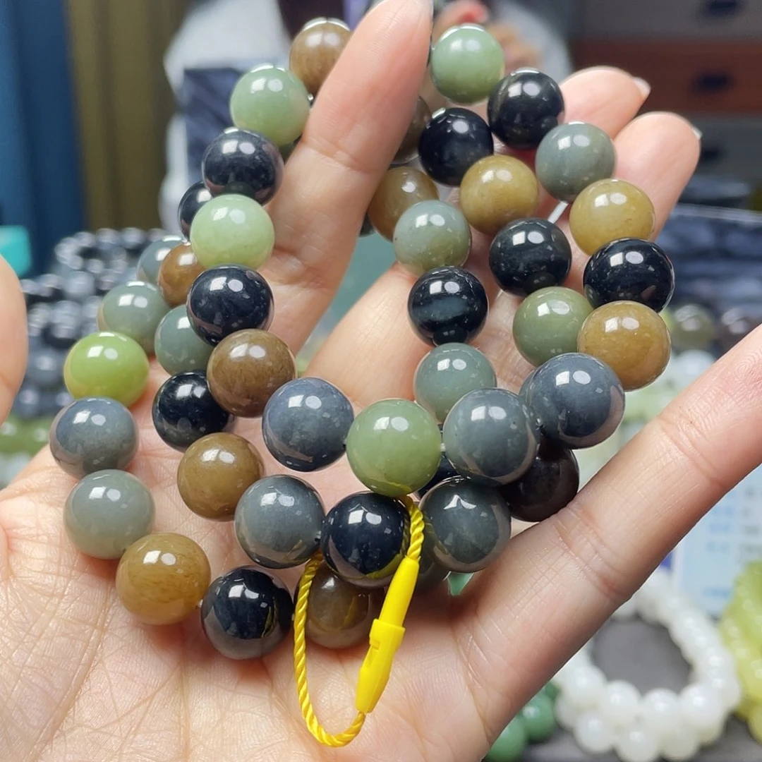 未镶嵌手链和田玉拍一发一，多样性发货，有瑕疵，介意勿拍