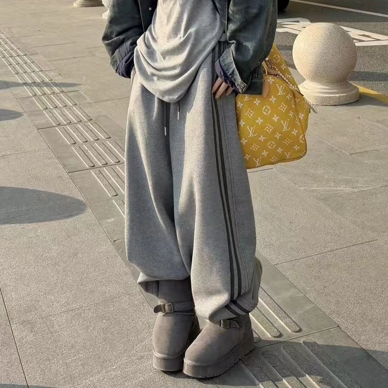 运动风侧条纹加绒休闲裤女2025冬季大码宽松垂坠感显瘦校服裤子