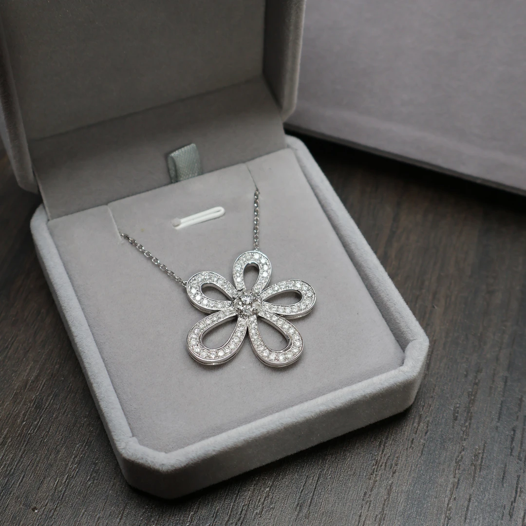 【戴奕珠宝】pt重金 满钻格桑花套链