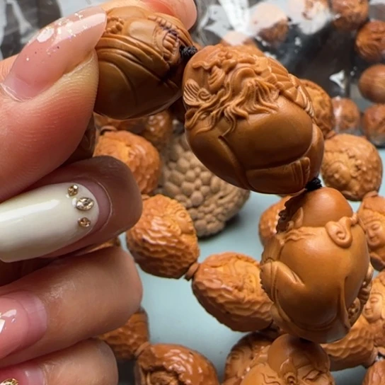 橄榄核吊坠橄榄雕工艺的