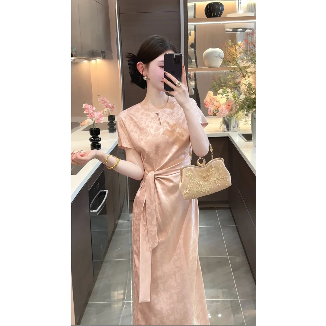 【周粥】【花漾】2025新款禅意国风缎面高级粉气质连衣裙JJC5LYQ1337