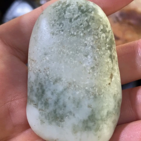 和田玉未镶嵌把件