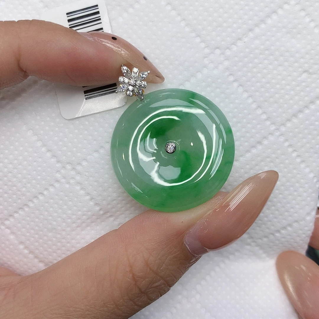 颈饰18K金镶嵌翡翠