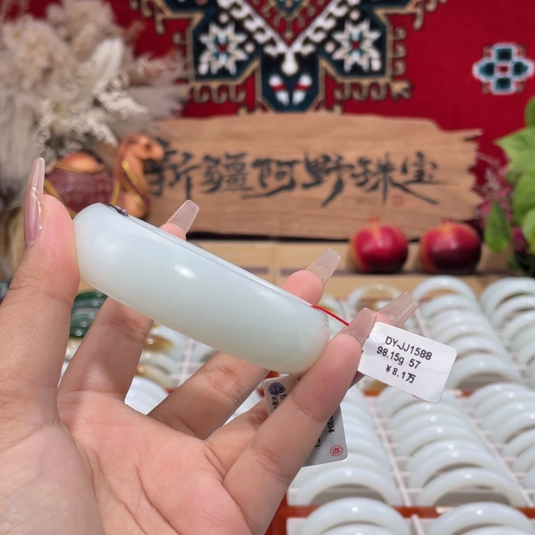 未镶嵌手镯和田玉羊脂级和田玉宽版手镯