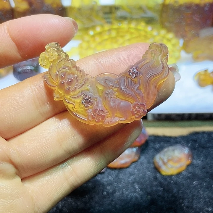 琥珀颈饰未镶嵌狐狸