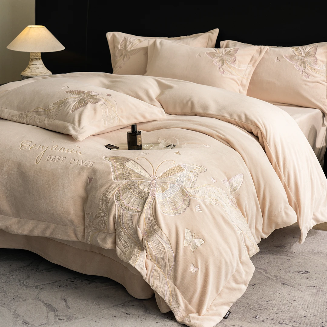 冬季加厚高克重牛奶绒刺绣四件套轻奢风双面绒保暖被套加绒床盖单