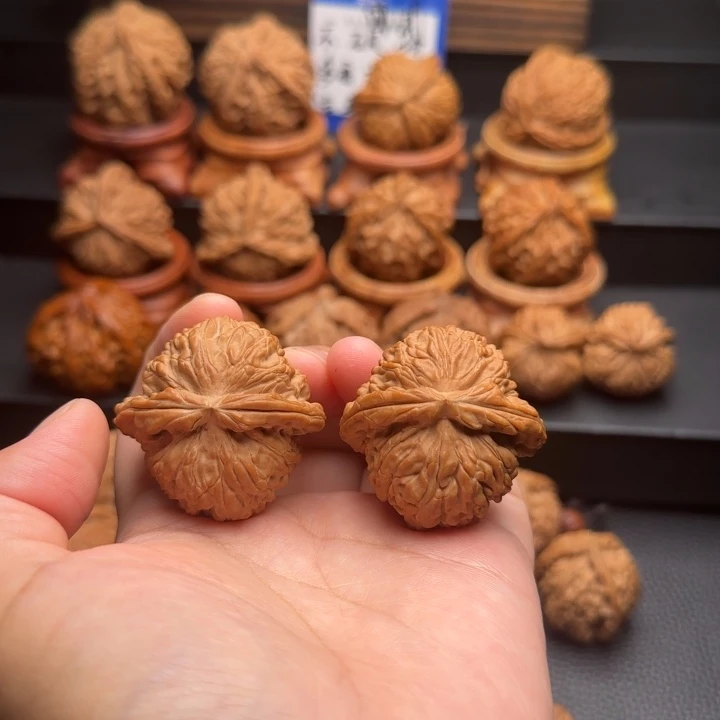 文玩核桃把件球白