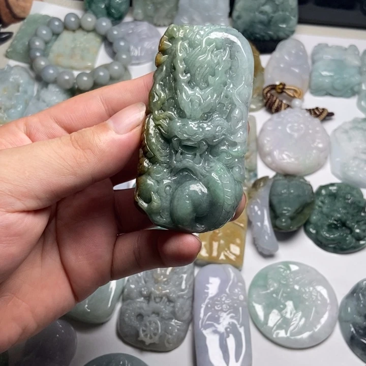 翡翠未镶嵌颈饰龙牌51