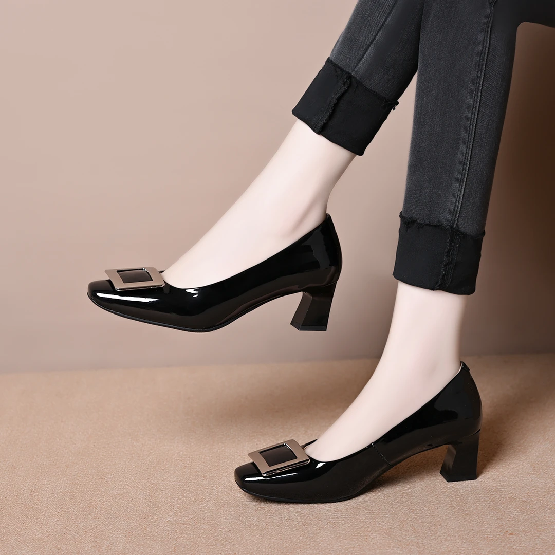 舒适百搭2025春季时尚优雅女鞋方头金属扣单鞋通勤百搭粗跟软皮女