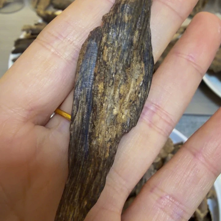 沉香沉香碎屑树心油