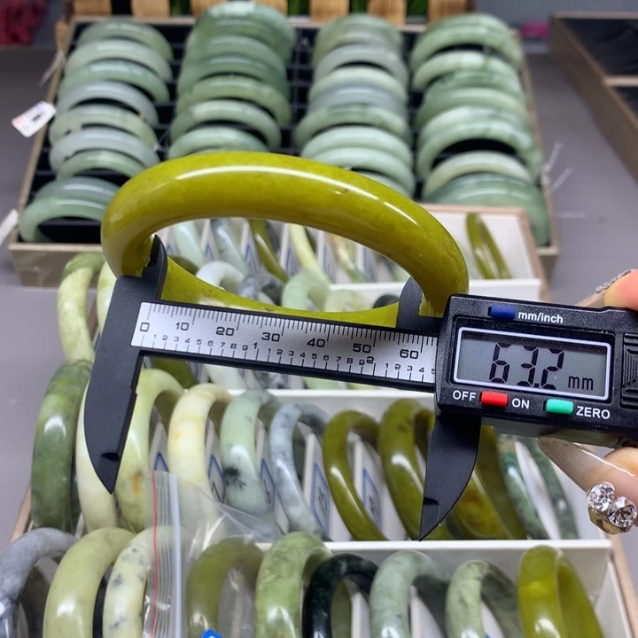 未镶嵌蛇纹石玉手镯40