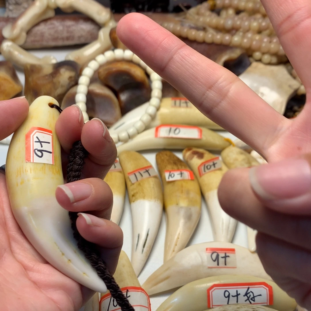 驼骨把件驼骨把件黄色牙牙