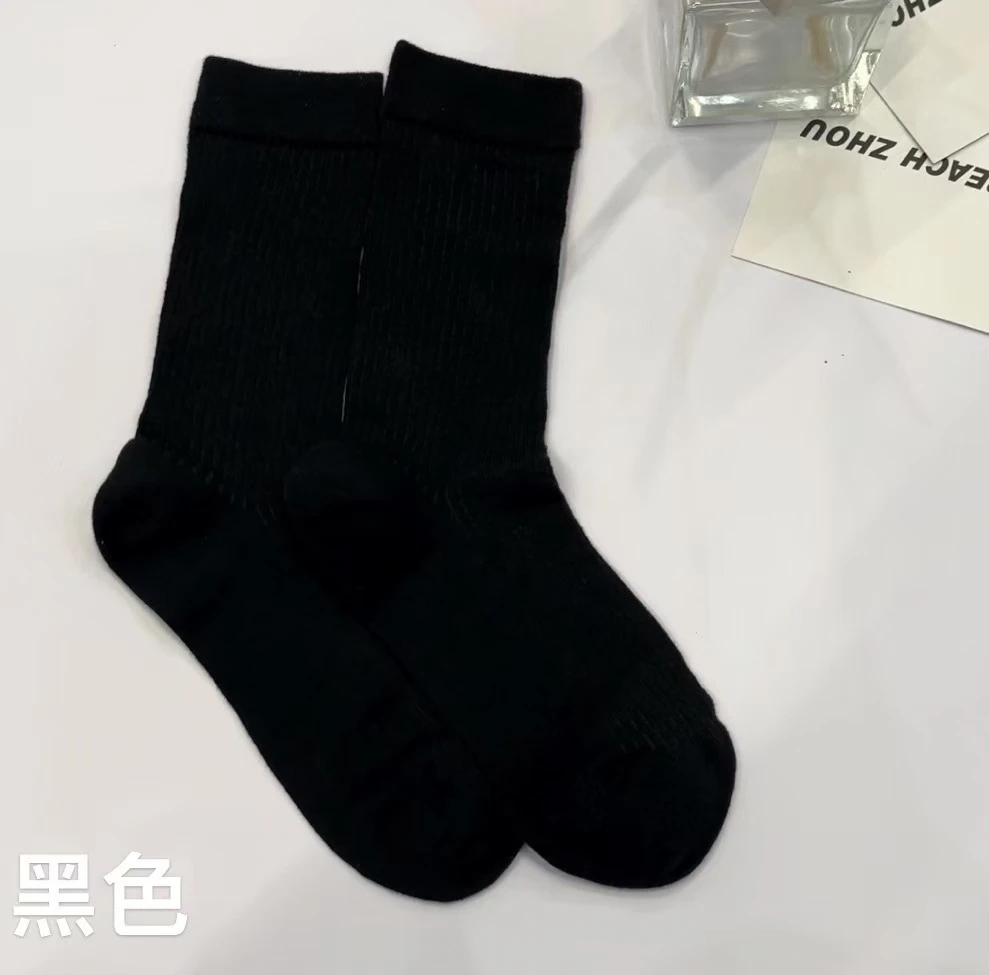 随机纯色袜子一双