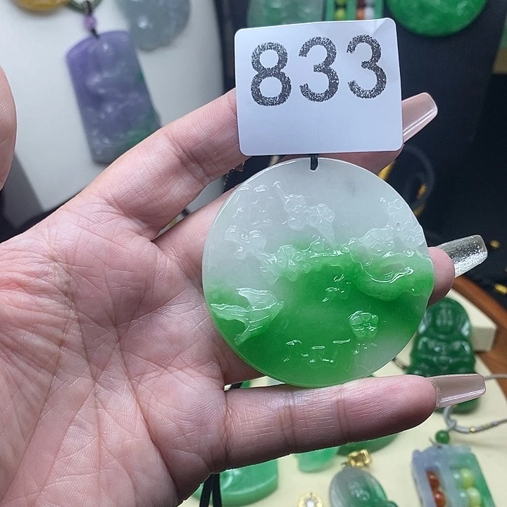 翡翠未镶嵌吊坠(赠链)