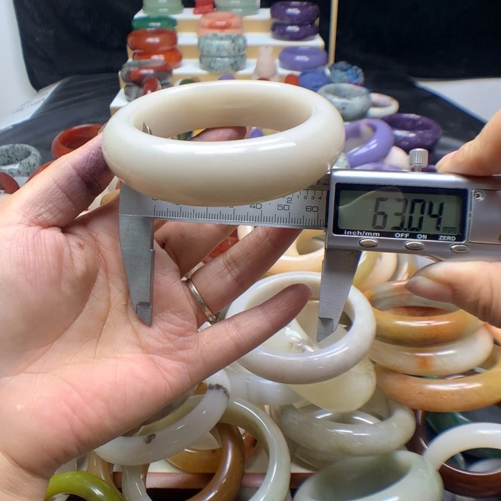 未镶嵌手镯石英质玉