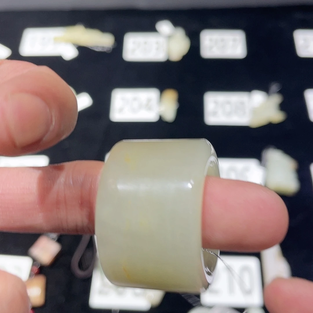 和田玉吊坠未镶嵌放*