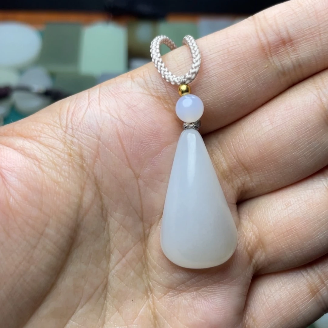 【闪购商品】和田玉未镶嵌颈饰坚**己