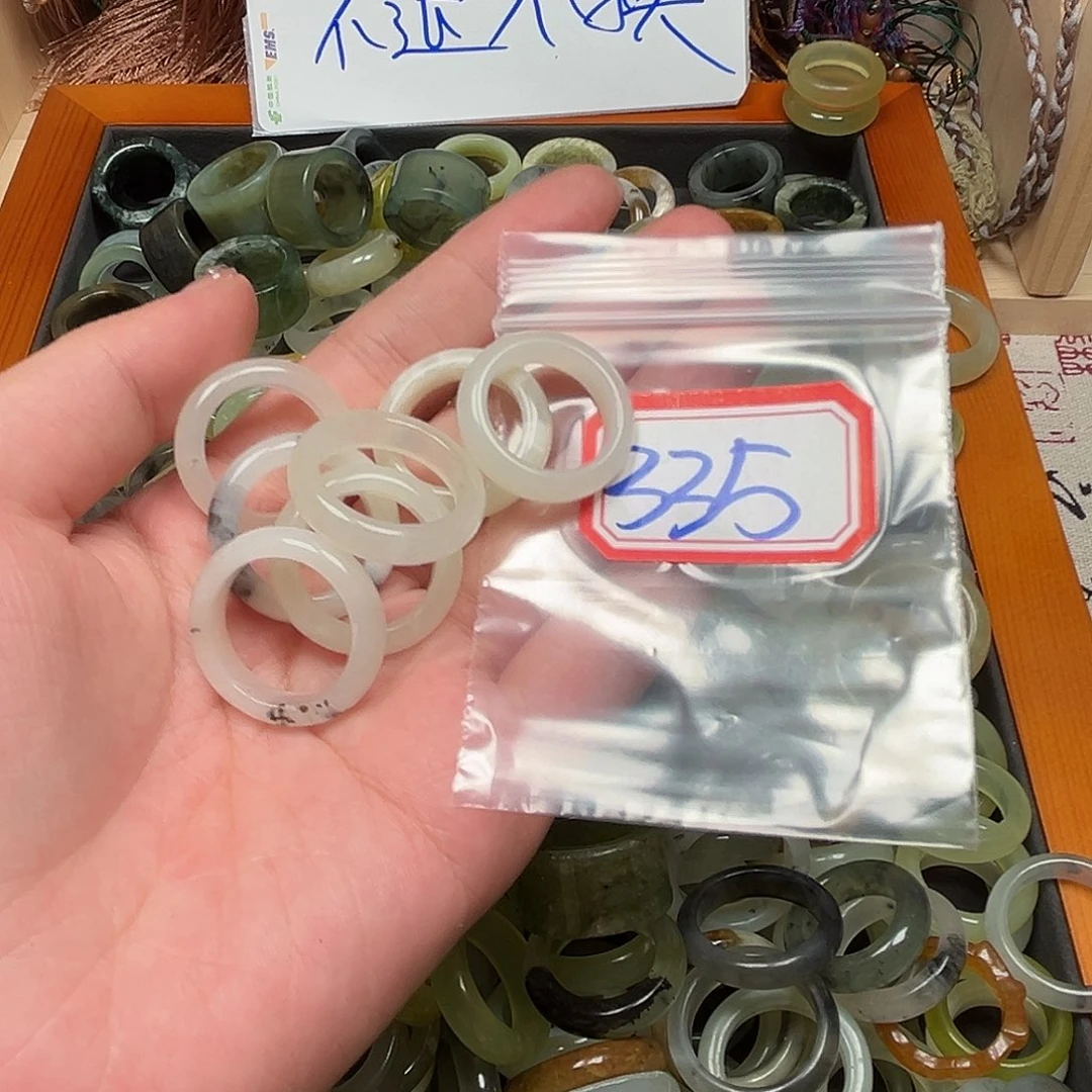 未镶嵌蛇纹石玉珠宝奇石