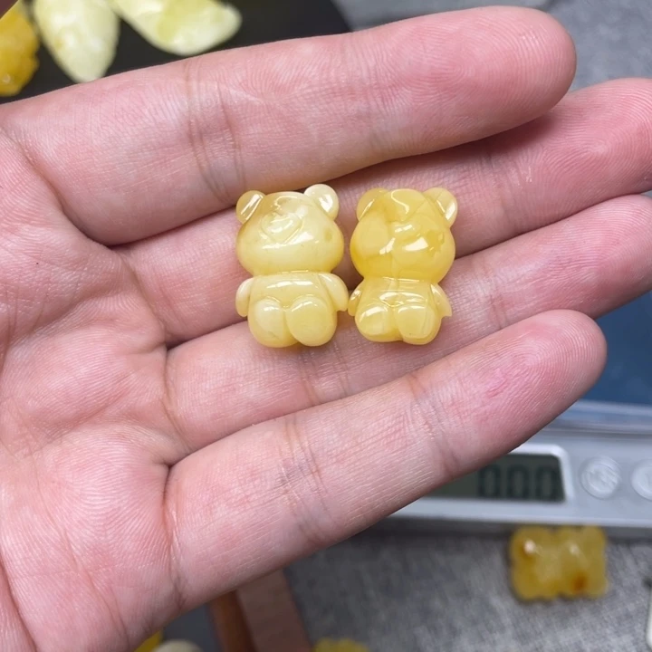 向***生琥珀未镶嵌珠宝奇石
