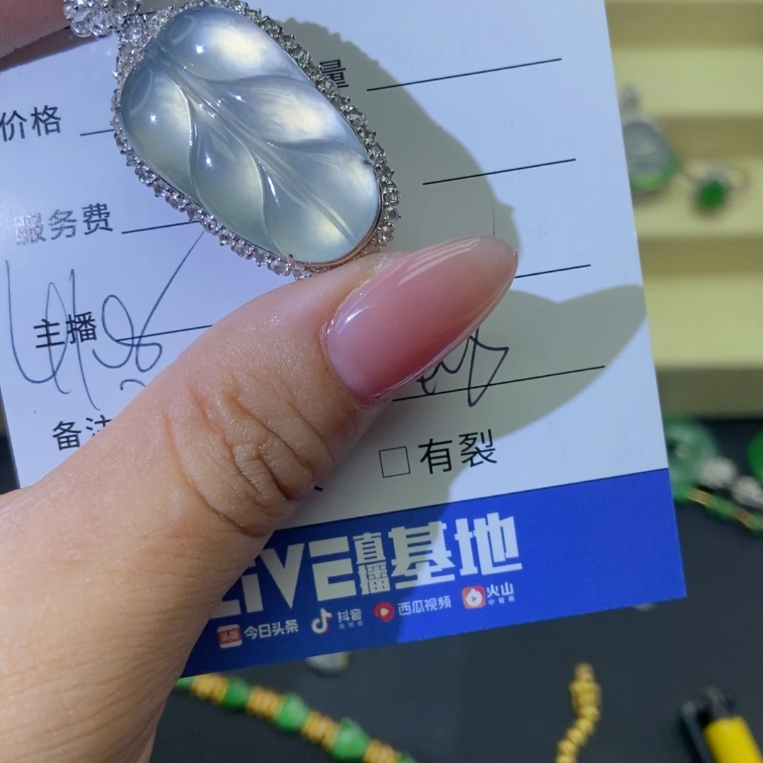 翡翠18K金镶嵌颈饰基地发货 假一赔三