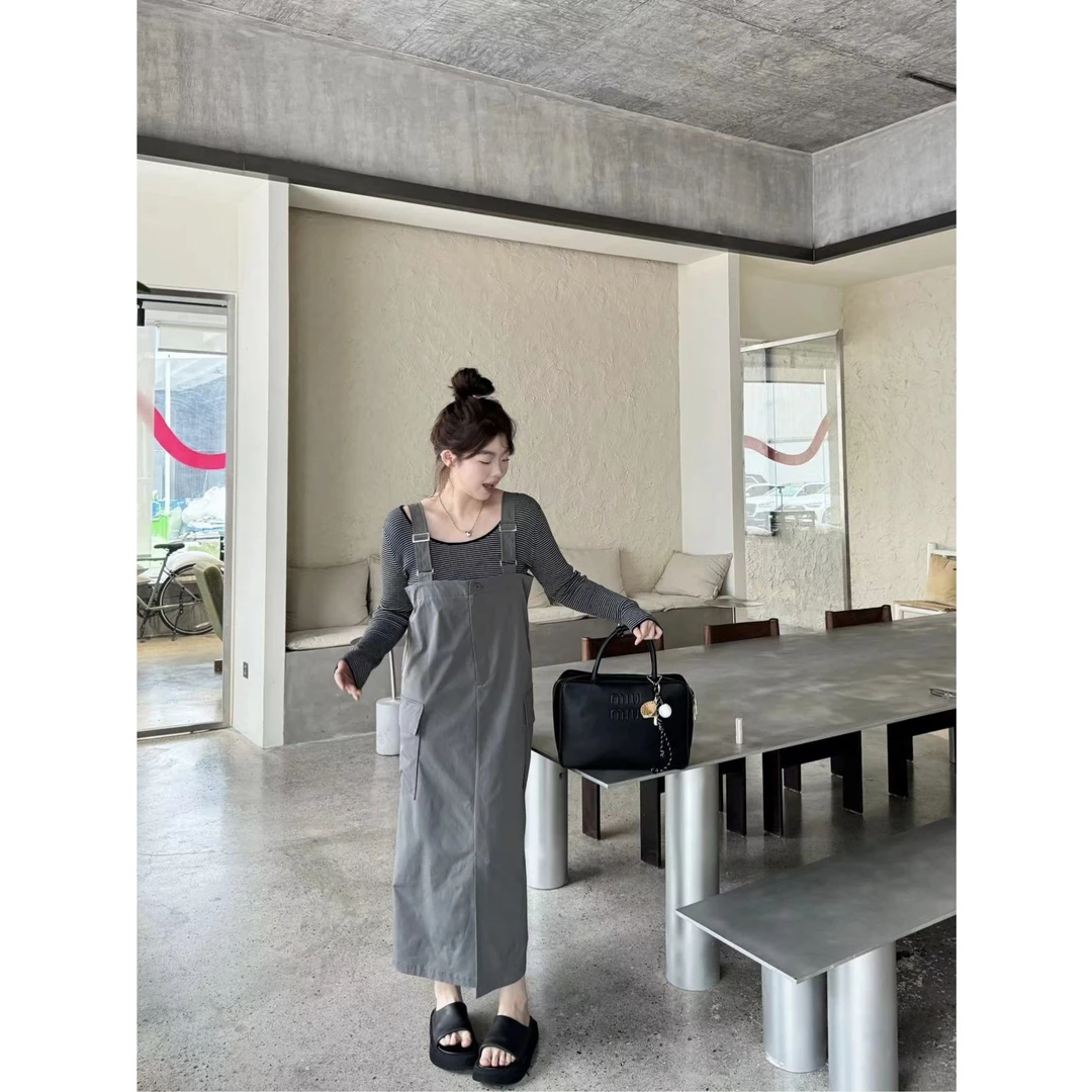 蕾蕾【冲绳假日】可调节宽肩带工装风大口袋直筒纯色背带裙气质
