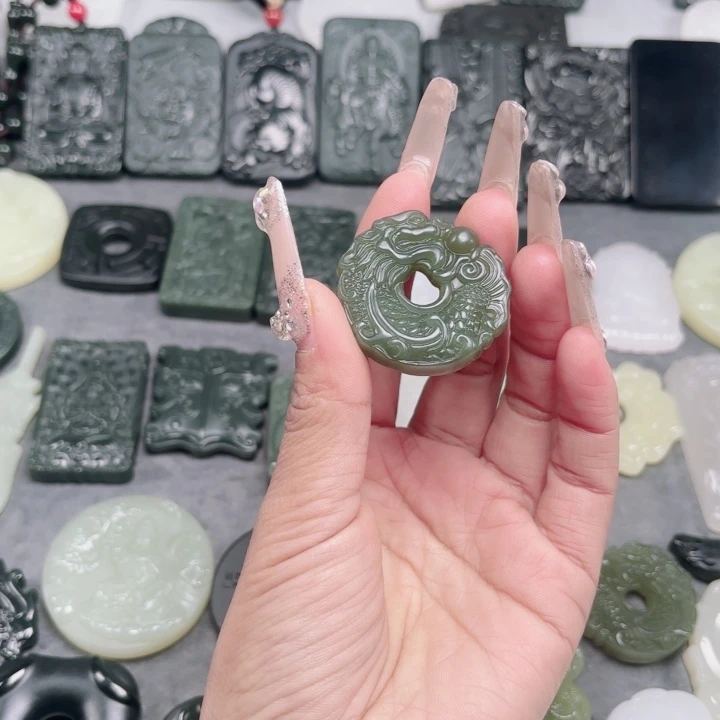 和田玉未镶嵌颈饰