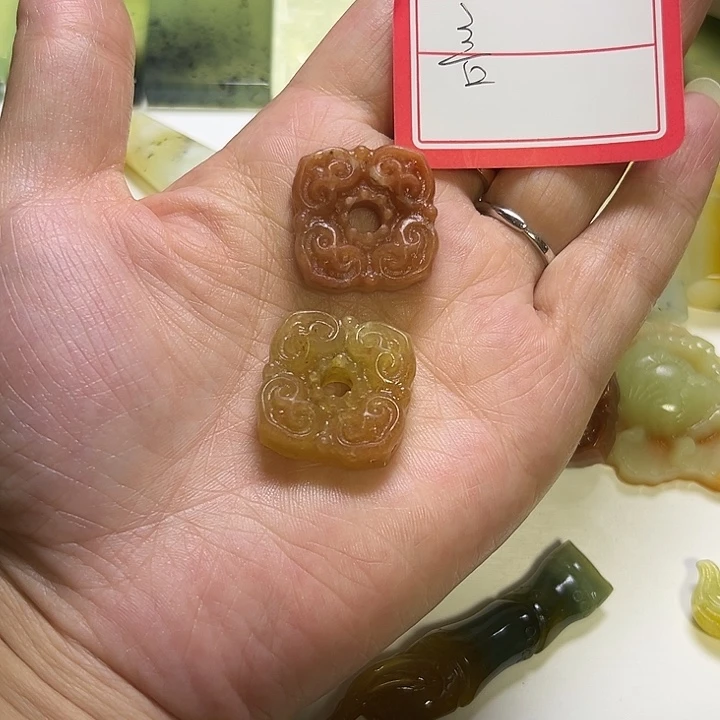 言****未镶嵌蛇纹石玉颈饰