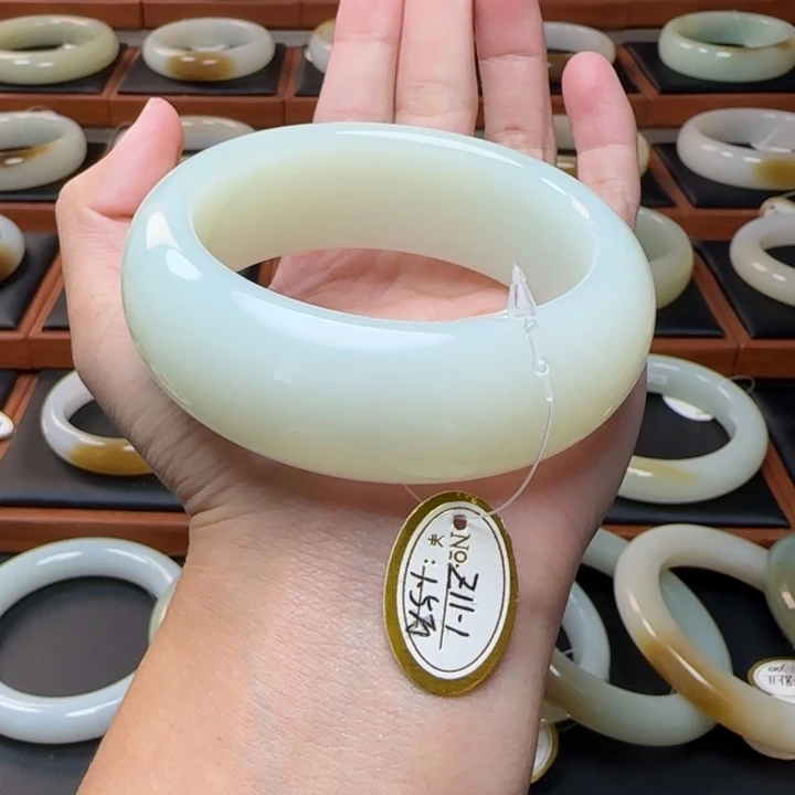 和田玉未镶嵌手镯高青白宽胎59