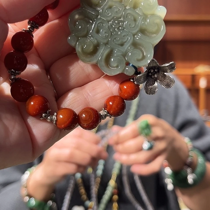 颈饰未镶嵌和田玉（糖玉）