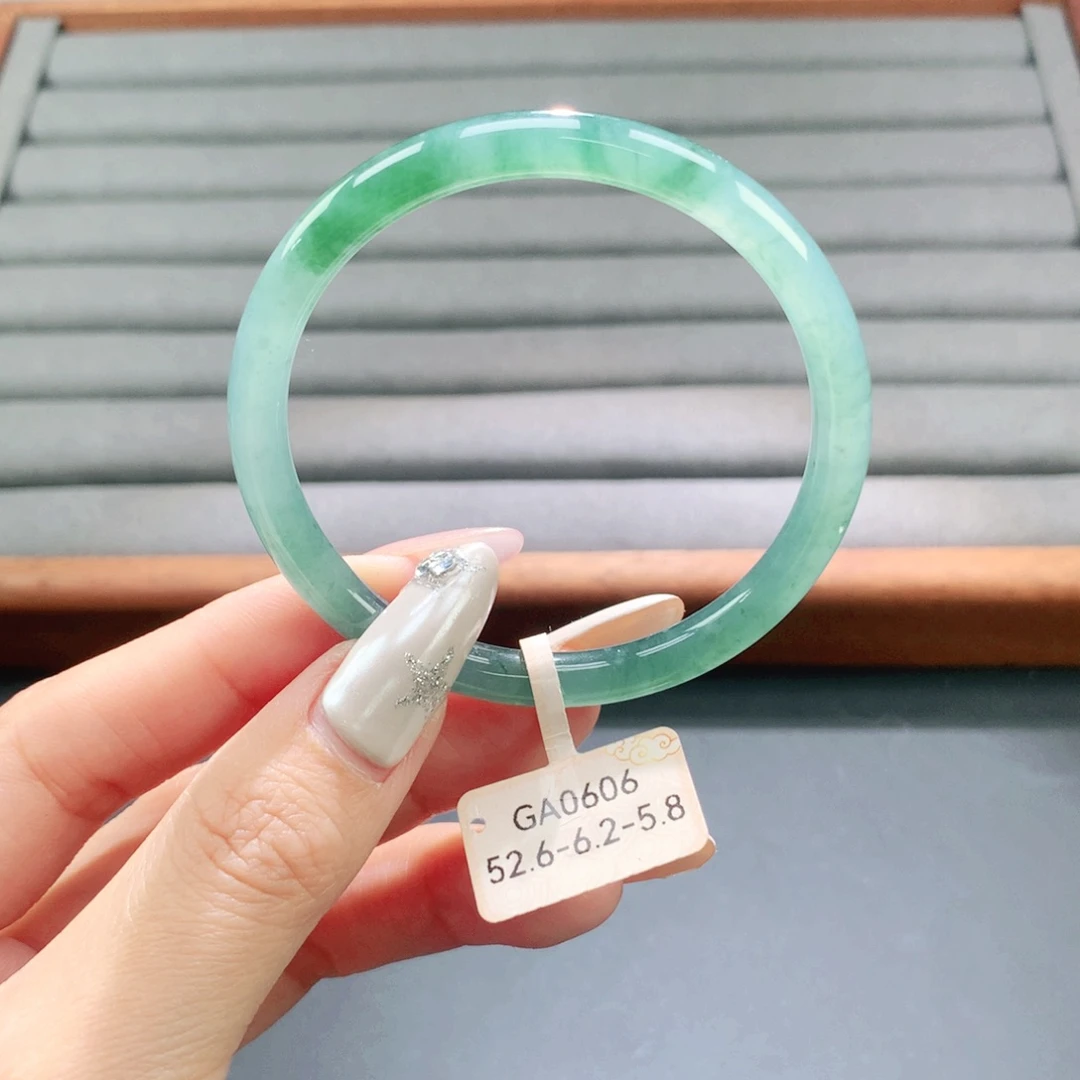 翡翠未镶嵌手镯天然