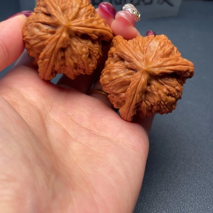 好***运文玩核桃吊坠白狮子