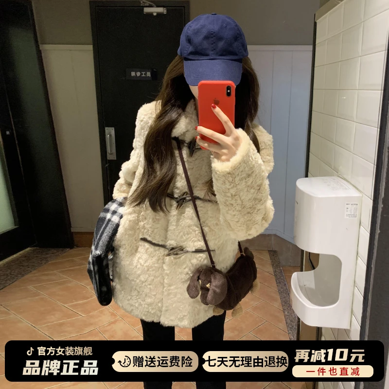 羊羔毛外套女冬季新款网红小香风休闲皮毛一体加厚毛绒牛角扣大衣