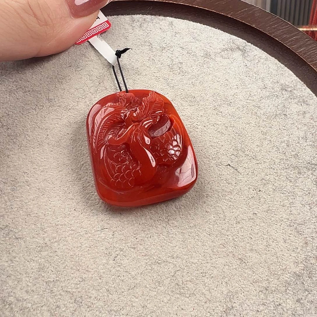 南红玛瑙吊坠未镶嵌