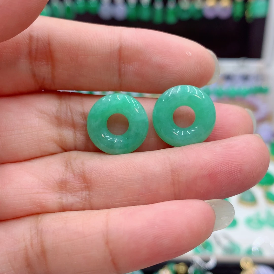 翡翠未镶嵌耳饰的