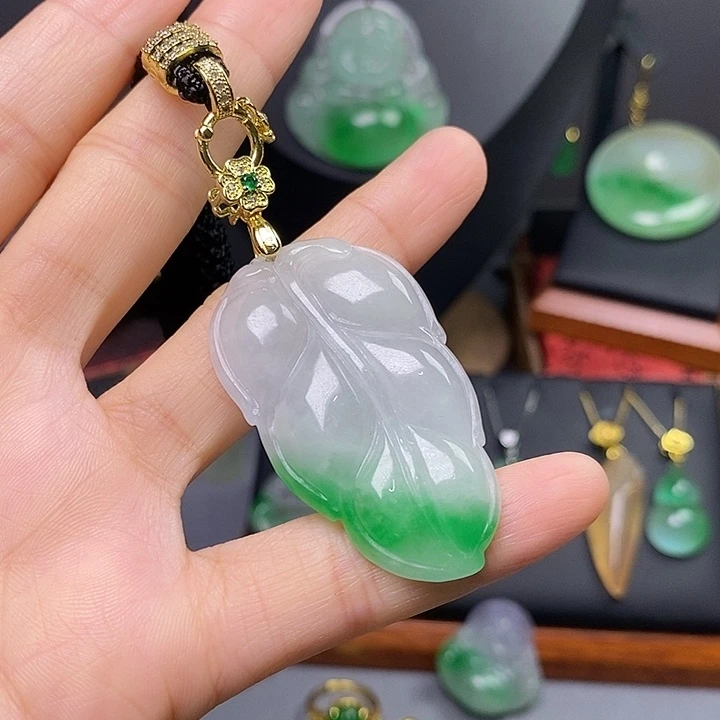 颈饰未镶嵌翡翠吊坠