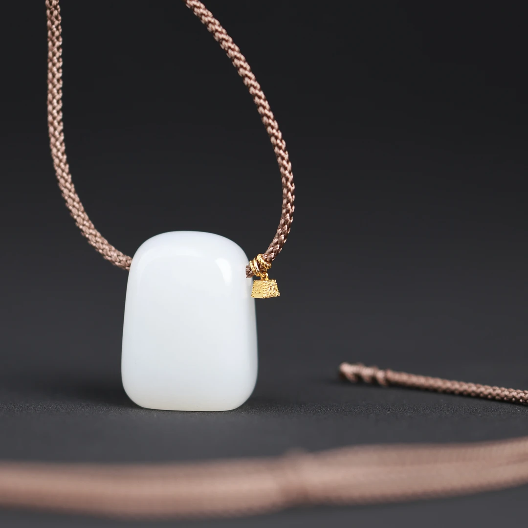 半称心 | 珍藏级精品和田玉顶俄高白白玉吊坠