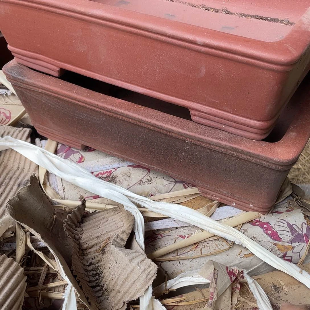 幸***0微瑕处理紫砂两只，盆口线条不直