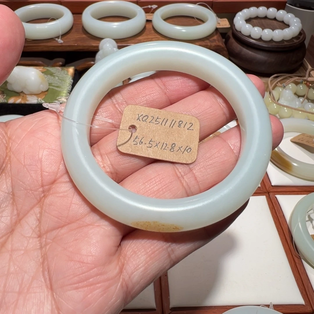 和田玉未镶嵌手镯