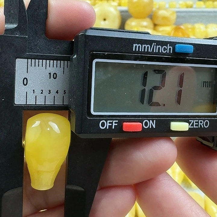 蜜蜡未镶嵌裸石25杂