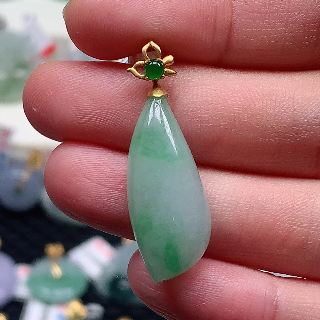 颈饰18K金镶嵌翡翠翡翠吊坠