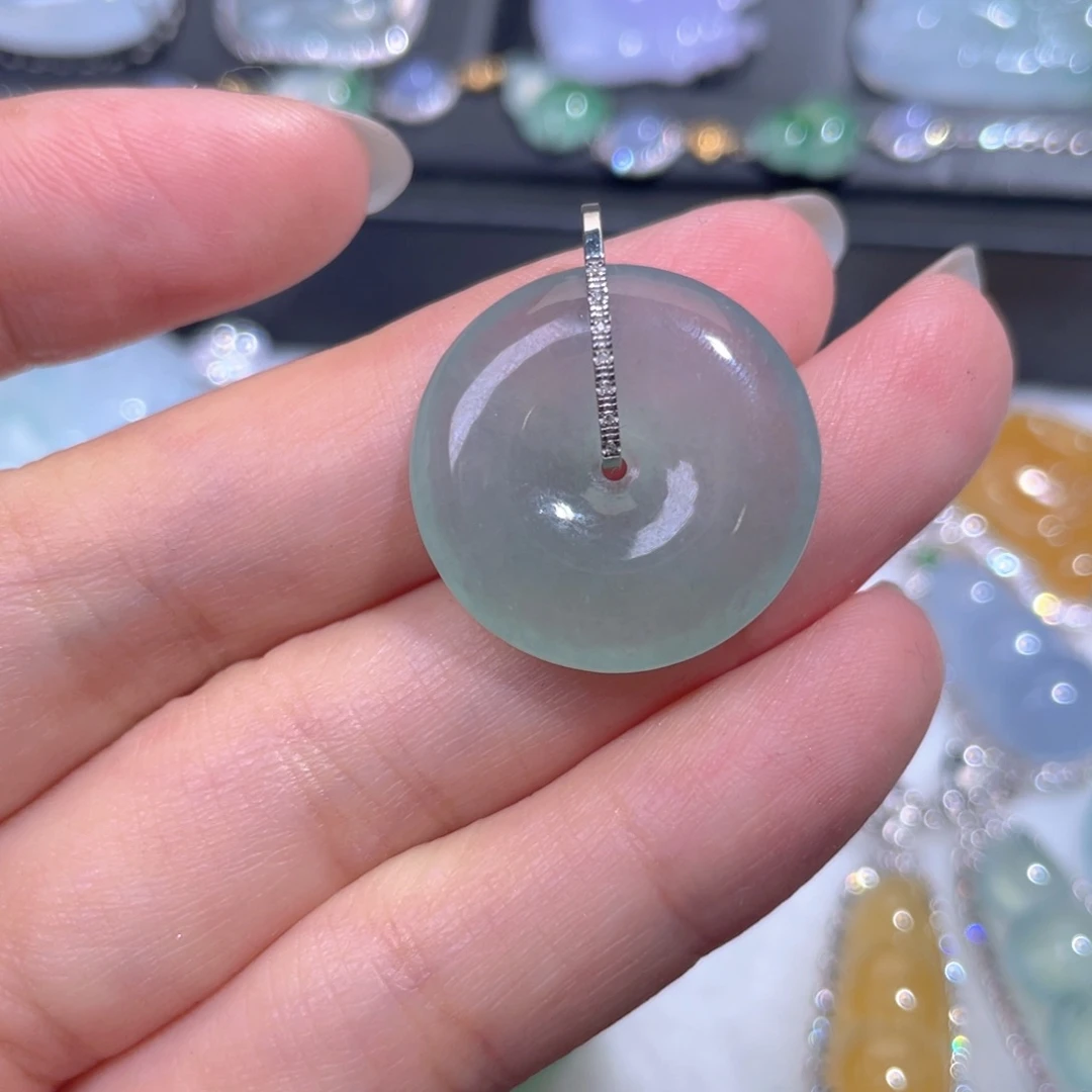 颈饰18K金镶嵌翡翠我****莓翡翠