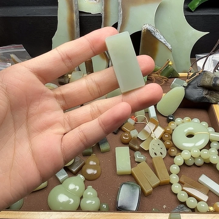 用***4和田玉未镶嵌挂件