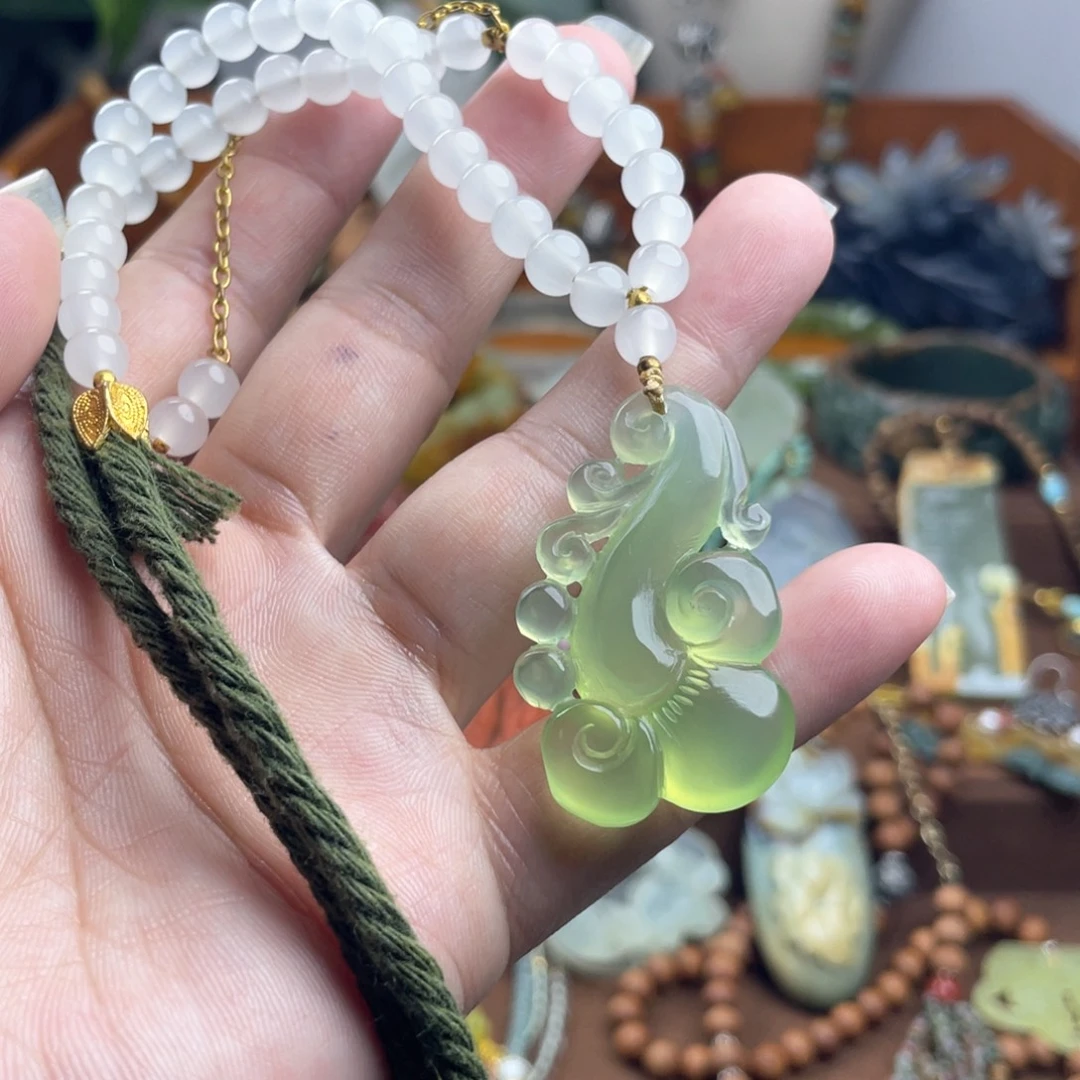 蛇纹石玉未镶嵌吊坠