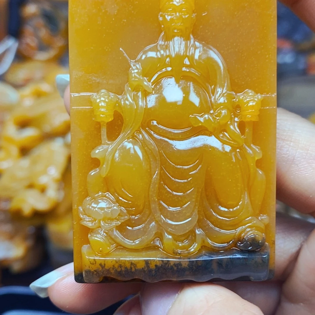 未镶嵌石英质玉（黄龙玉）颈饰