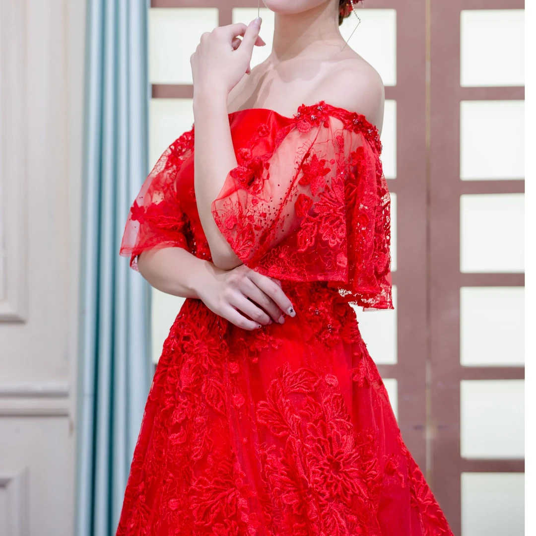 端庄大气红色蕾丝敬酒服