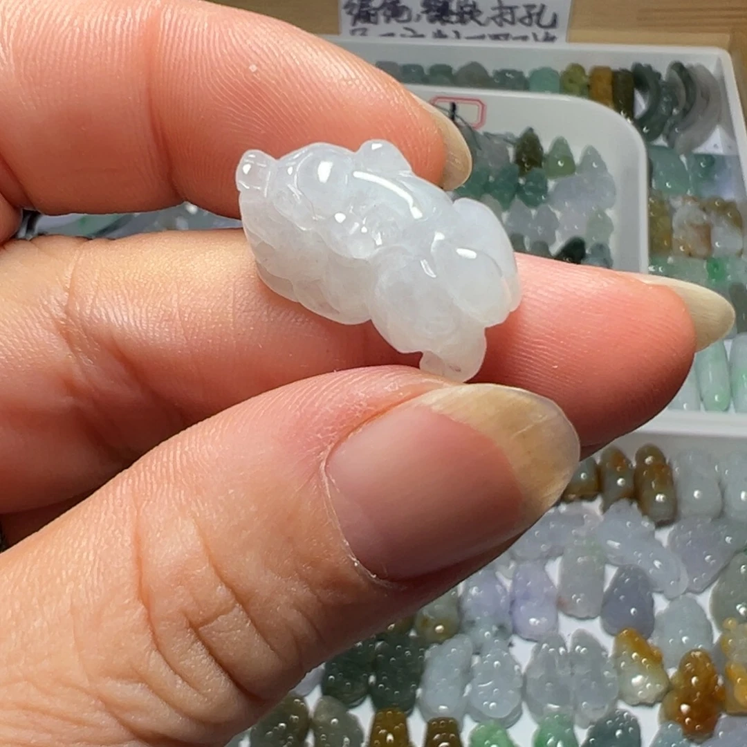 顺***忧翡翠未镶嵌颈饰两头孔貔貅一个100块