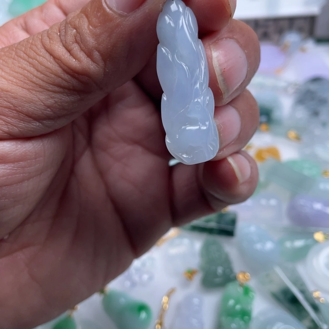 翡翠未镶嵌颈饰翡翠冰九尾狐