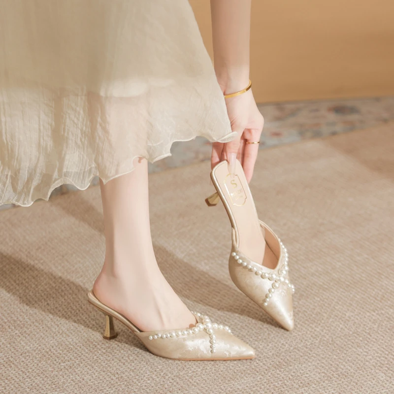 尖头细跟高跟鞋2025年新款夏季外穿半拖国风珍珠钻不累脚后空凉鞋