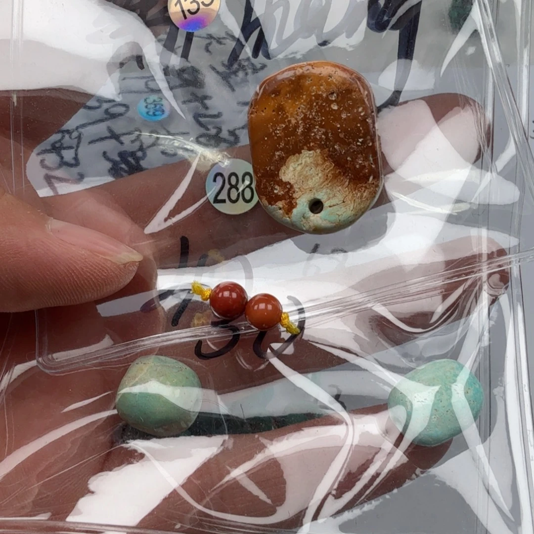 轩***g未镶嵌南红玛瑙珠宝奇石