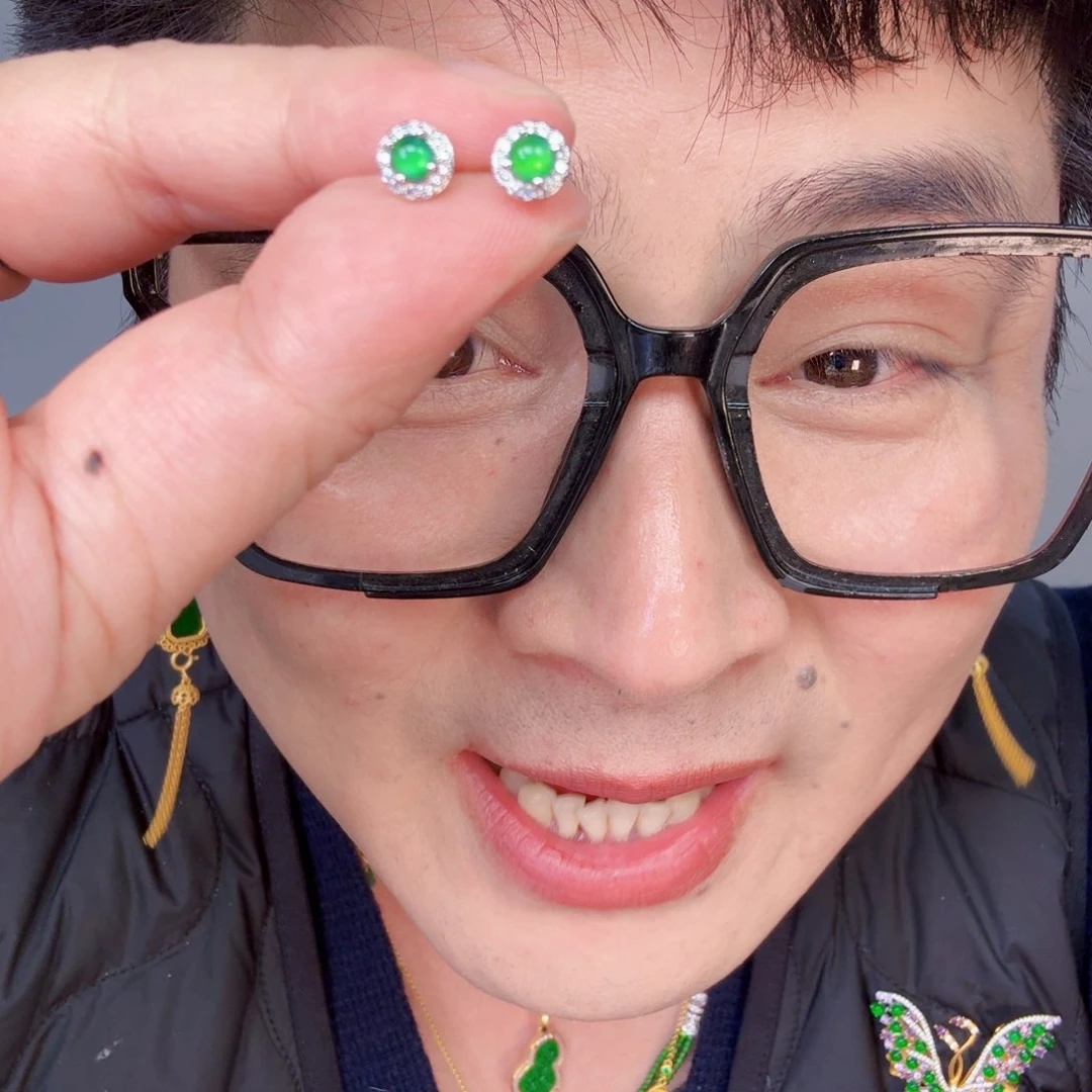 翡翠颈饰未镶嵌一对